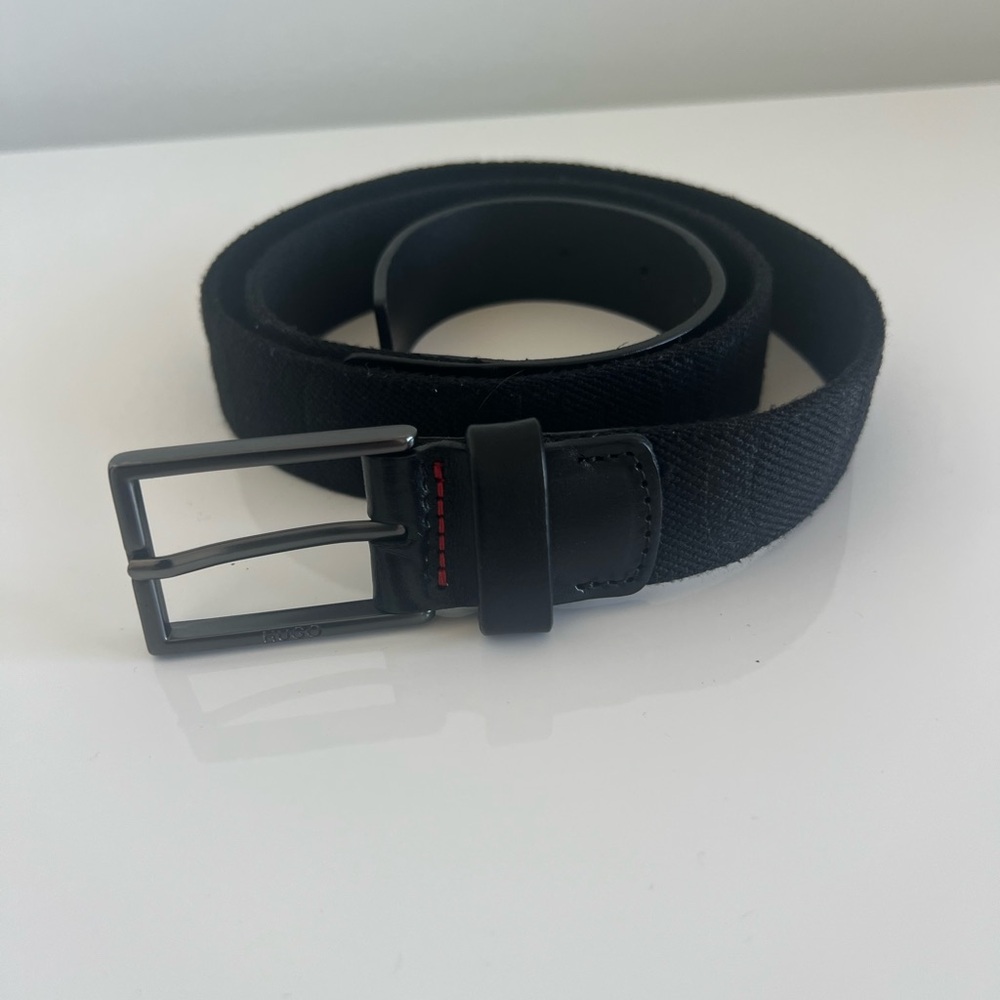 Hugo Boss Black Leather Bag Modern Minimalist Design